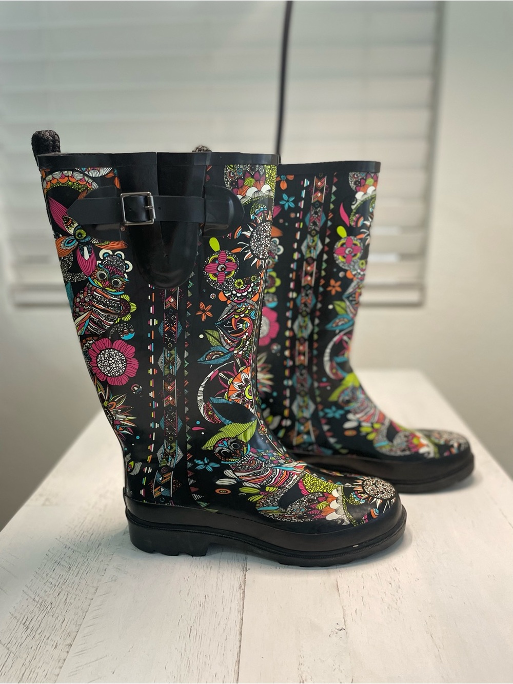 Sakroots Rhythm Black Multicolor Floral Rain Boots Size 7